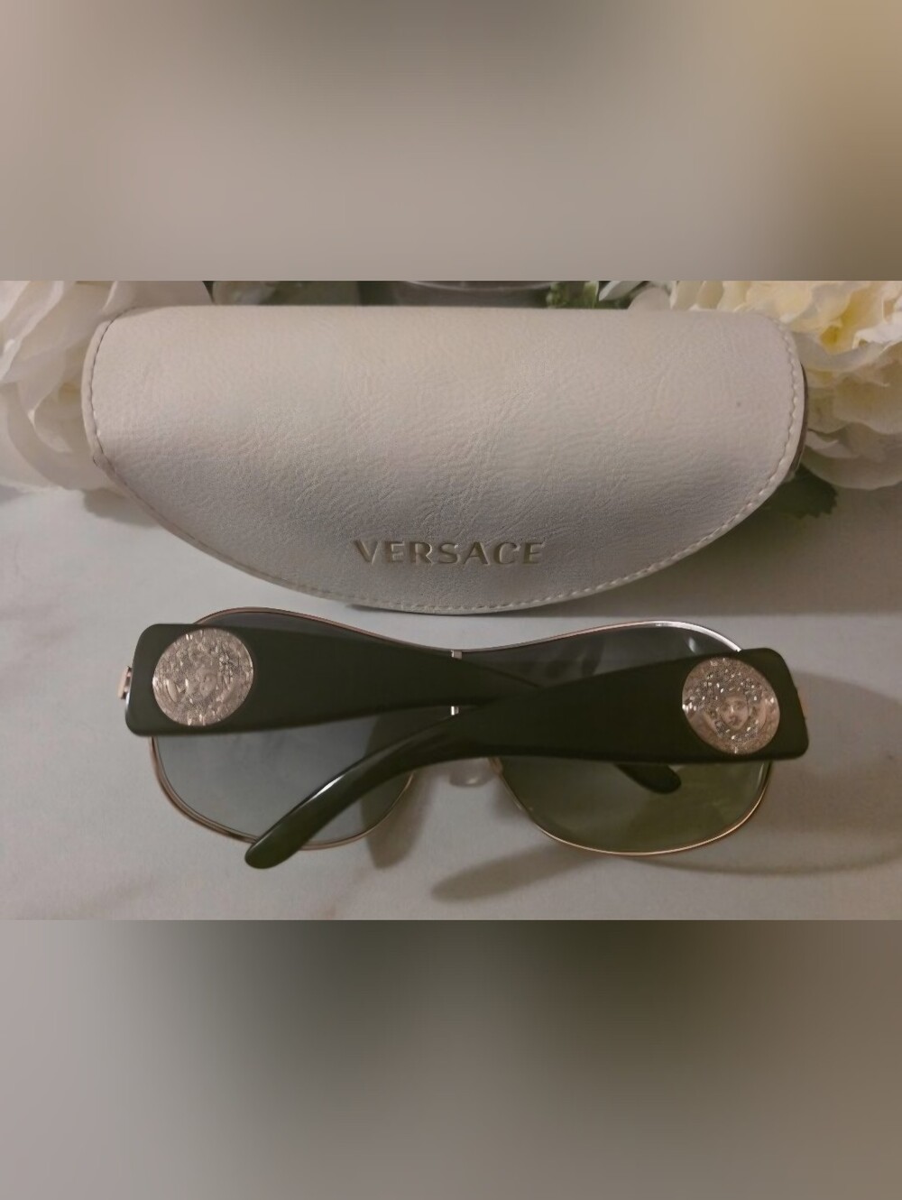 Versace - Picture 2 of 2